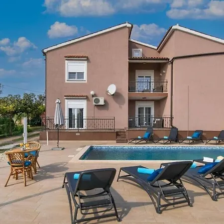 Lara With Private Pool Hreljići