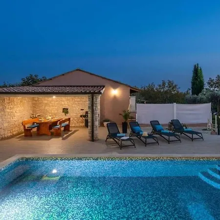 Lara With Private Pool Дом отдыха Hreljici